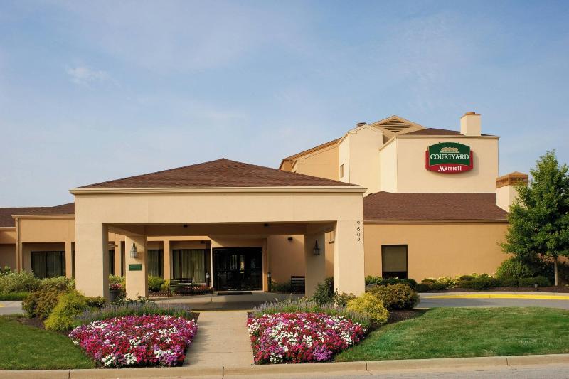 בית מלון כפרי Courtyard By Marriott Indianapolis Airport