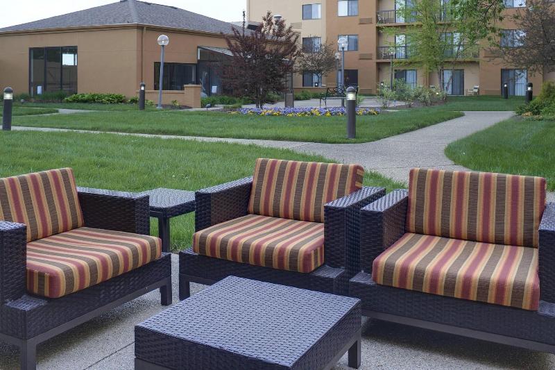בית מלון כפרי Courtyard By Marriott Indianapolis Airport