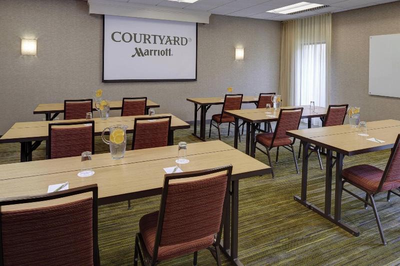 בית מלון כפרי Courtyard By Marriott Indianapolis Airport