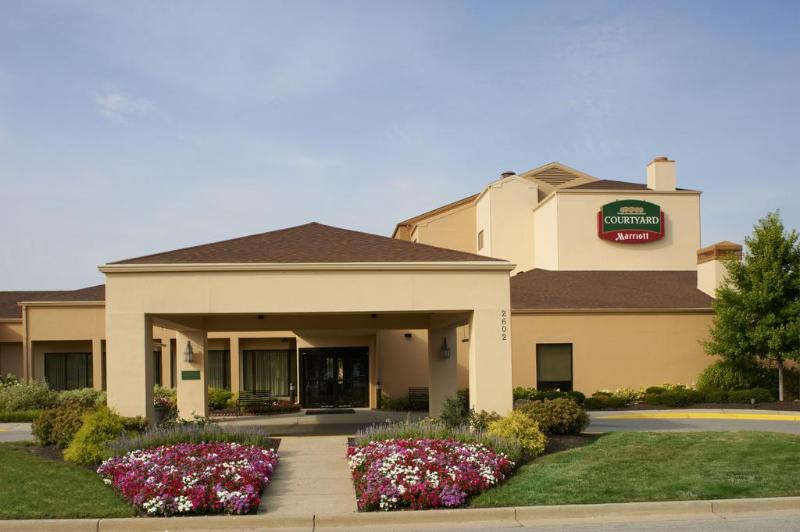 בית מלון כפרי Courtyard By Marriott Indianapolis Airport