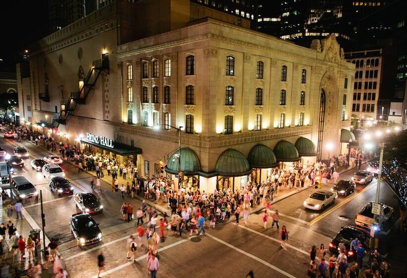 בית מלון כפרי Courtyard By Marriott Pittsburgh Downtown