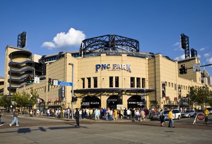 בית מלון כפרי Courtyard By Marriott Pittsburgh Downtown