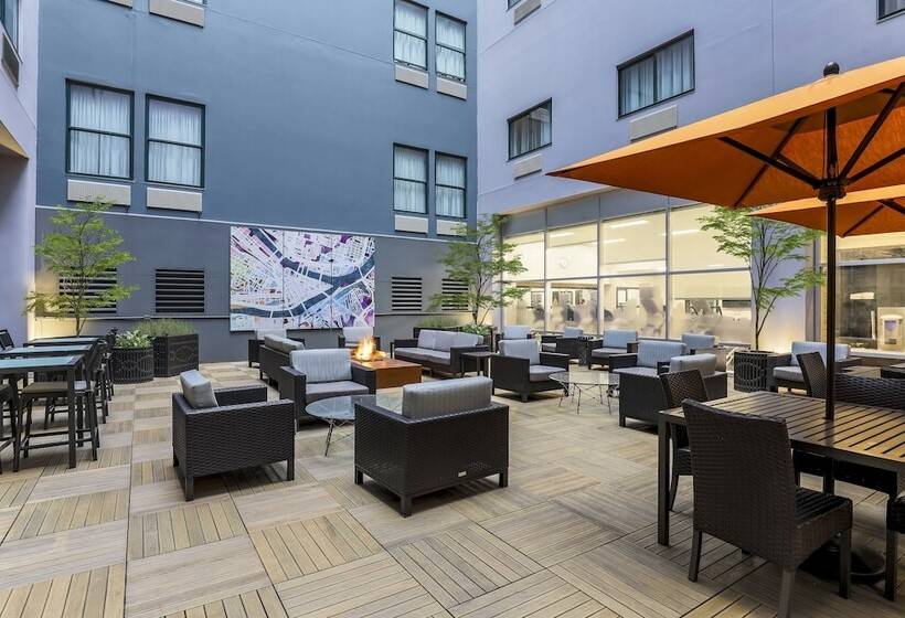 בית מלון כפרי Courtyard By Marriott Pittsburgh Downtown