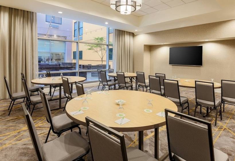 בית מלון כפרי Courtyard By Marriott Pittsburgh Downtown