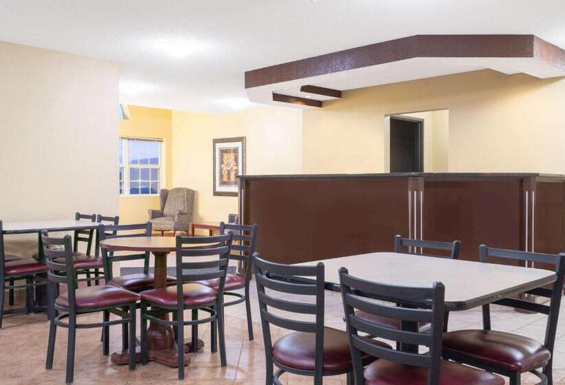호텔 Days Inn By Wyndham Faribault