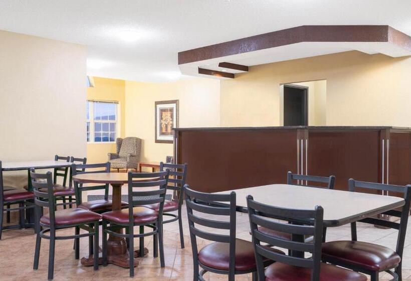 호텔 Days Inn By Wyndham Faribault