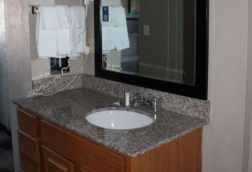 호텔 Days Inn & Suites By Wyndham Springfield On I44