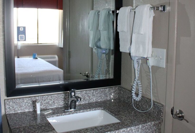 호텔 Days Inn & Suites By Wyndham Springfield On I44