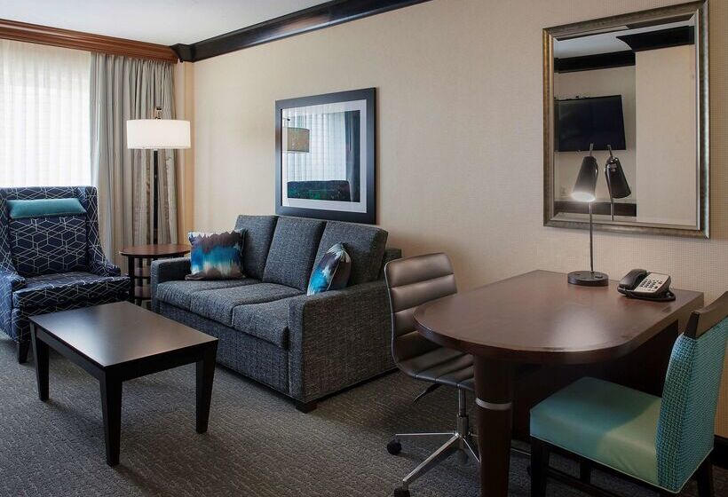 هتل Doubletree Suites By Hilton Bentonville