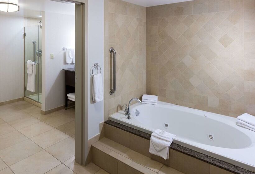 فندق Embassy Suites Anchorage