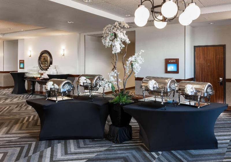 فندق Embassy Suites Anchorage