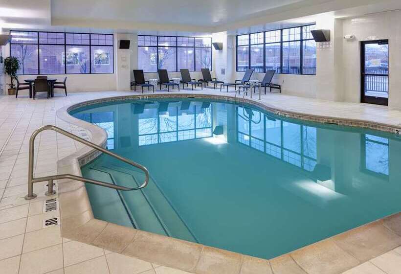 فندق Embassy Suites Anchorage