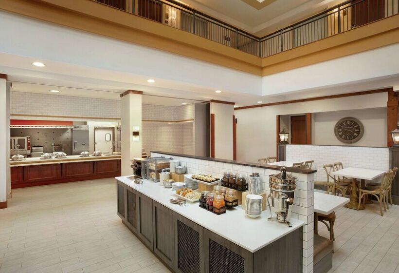 Отель Embassy Suites By Hilton Denver International Airport