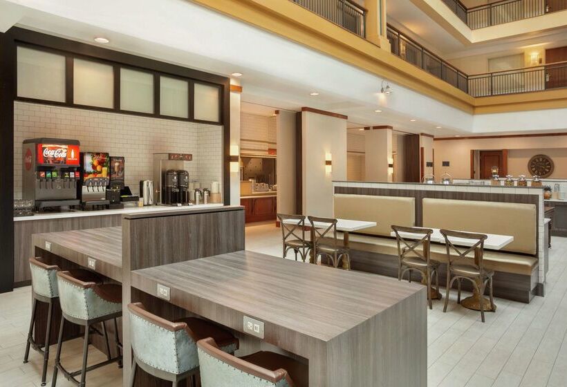 Отель Embassy Suites By Hilton Denver International Airport