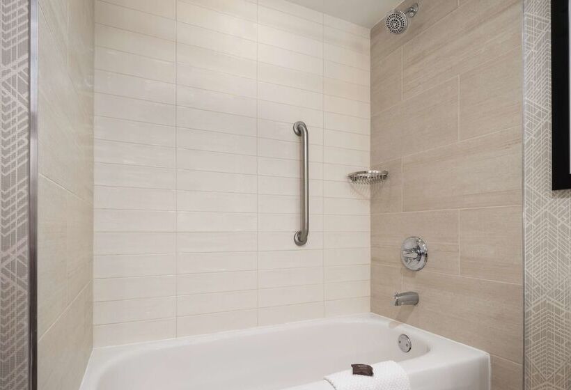 هتل Embassy Suites By Hilton Portland Airport