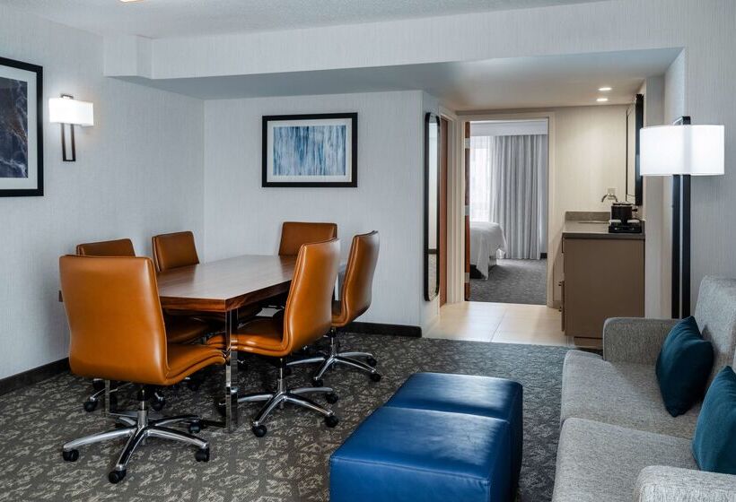 هتل Embassy Suites By Hilton Portland Airport