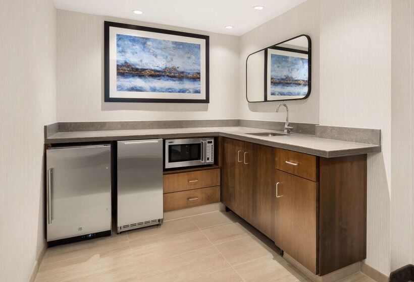 هتل Embassy Suites By Hilton Portland Airport