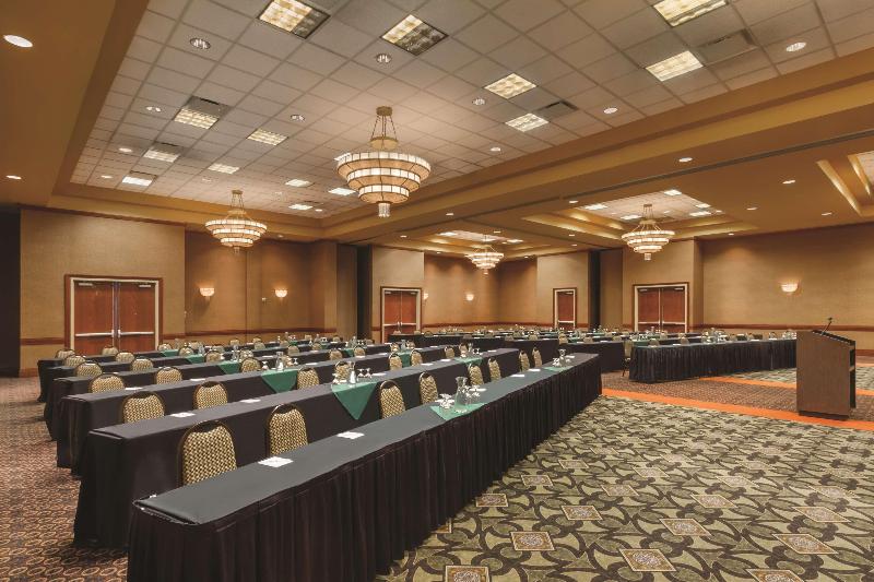 هتل Embassy Suites By Hilton Portland Airport