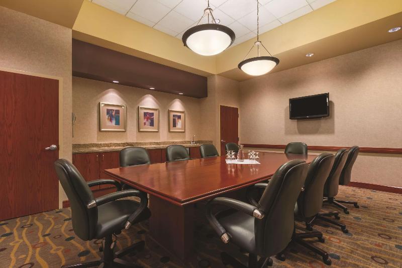 هتل Embassy Suites By Hilton Portland Airport