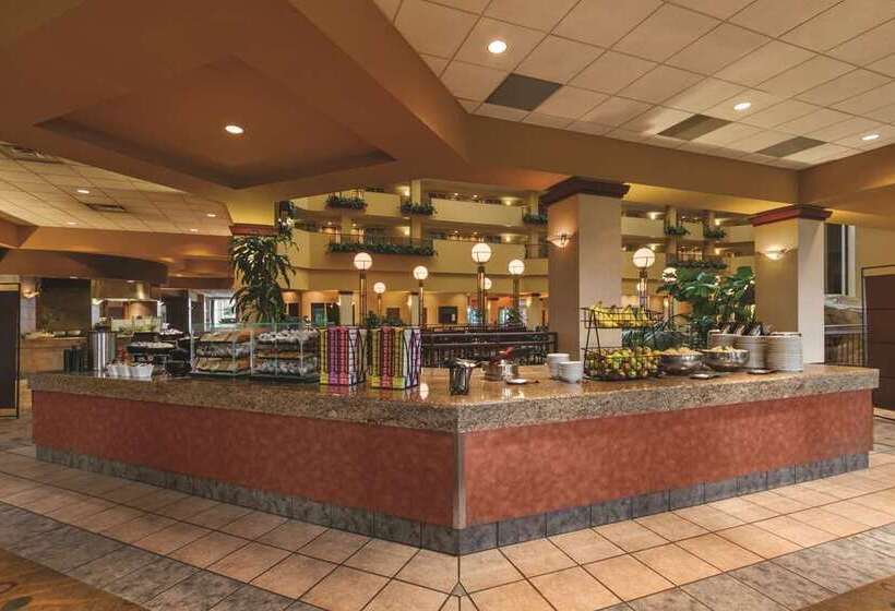 هتل Embassy Suites By Hilton Portland Airport