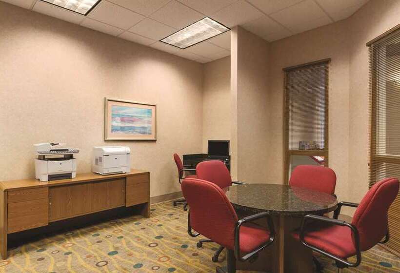 هتل Embassy Suites By Hilton Portland Airport