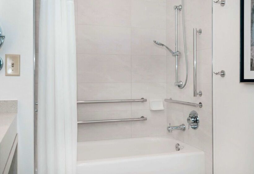 ホテル Embassy Suites By Hilton Raleigh Durham Airport Brier Creek