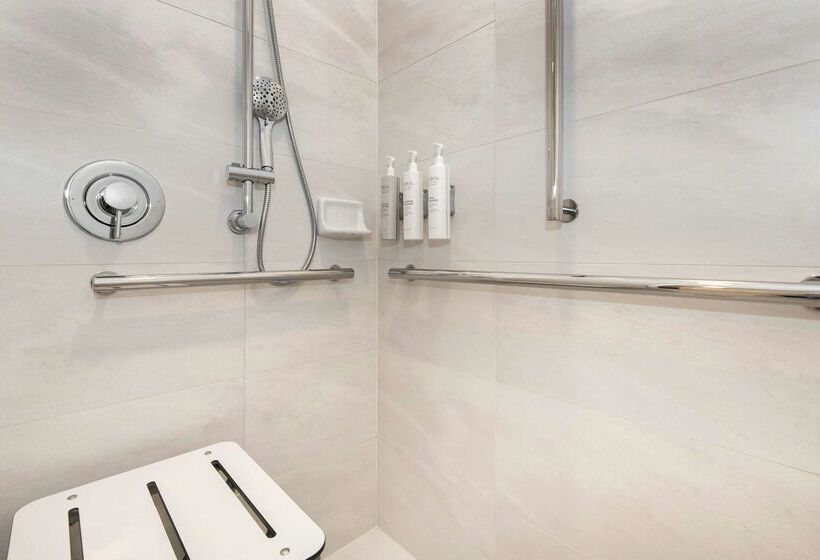 ホテル Embassy Suites By Hilton Raleigh Durham Airport Brier Creek