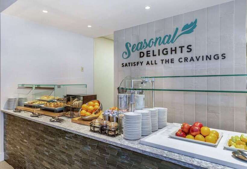 ホテル Embassy Suites By Hilton Raleigh Durham Airport Brier Creek