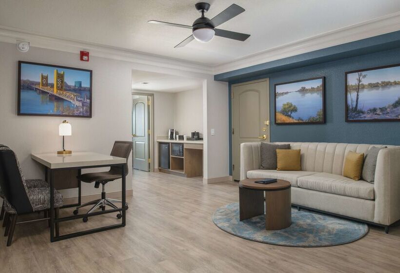 فندق Embassy Suites By Hilton Sacramento Riverfront Promenade