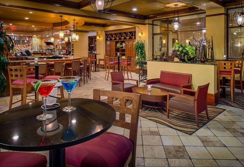 فندق Embassy Suites By Hilton Sacramento Riverfront Promenade