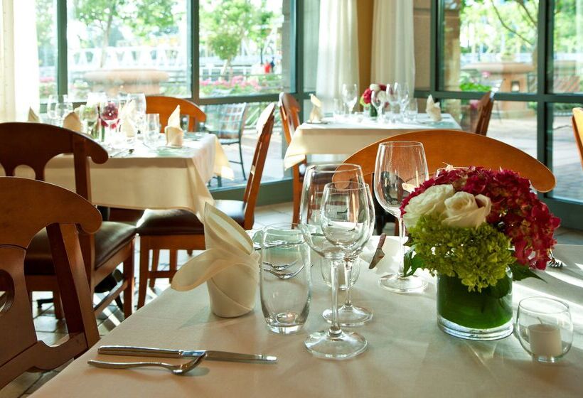 فندق Embassy Suites By Hilton Sacramento Riverfront Promenade