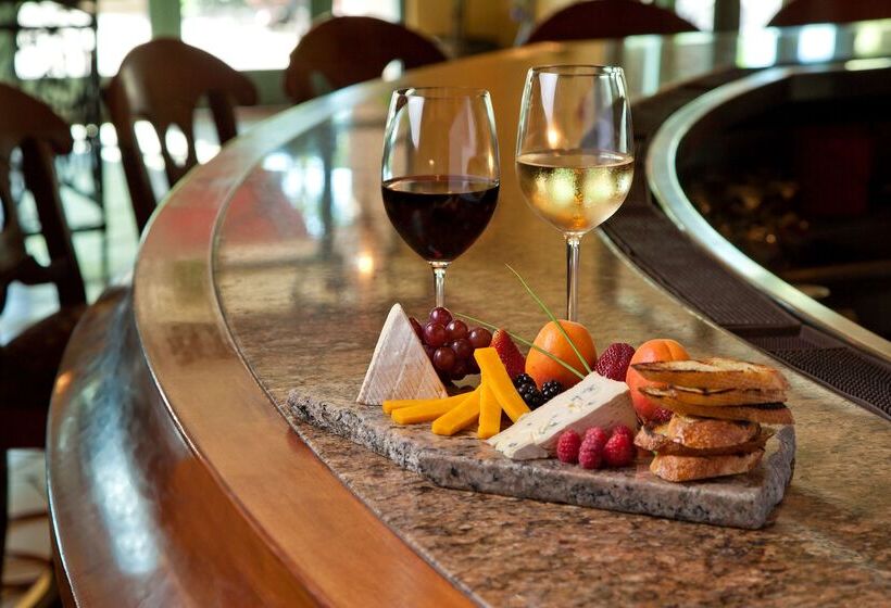 فندق Embassy Suites By Hilton Sacramento Riverfront Promenade