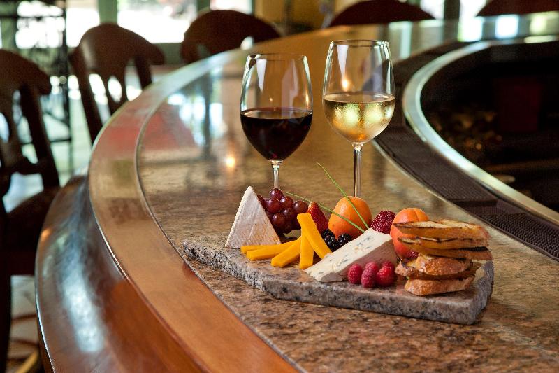 فندق Embassy Suites By Hilton Sacramento Riverfront Promenade