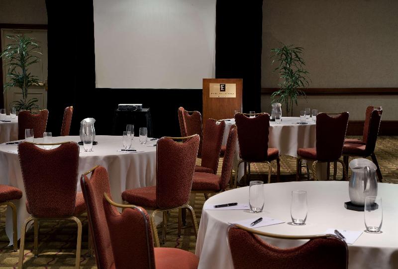 فندق Embassy Suites By Hilton Sacramento Riverfront Promenade