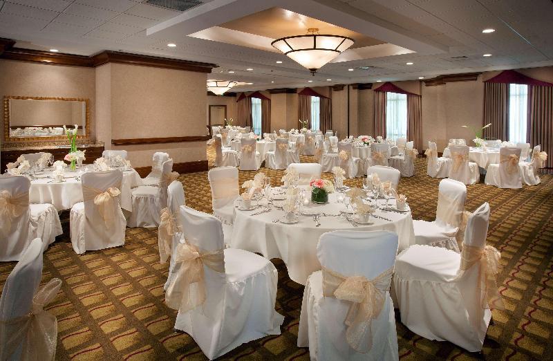 فندق Embassy Suites By Hilton Sacramento Riverfront Promenade