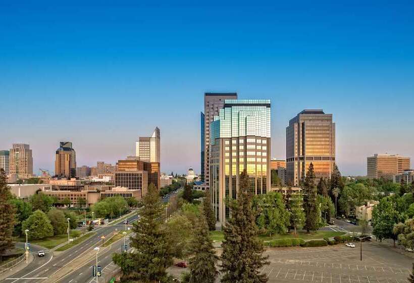 فندق Embassy Suites By Hilton Sacramento Riverfront Promenade