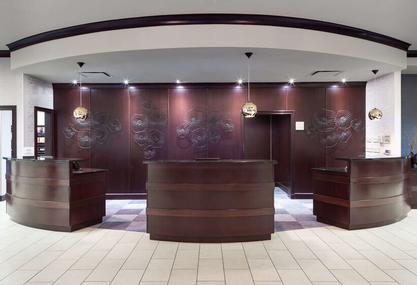 Отель Embassy Suites By Hilton Tampa Brandon