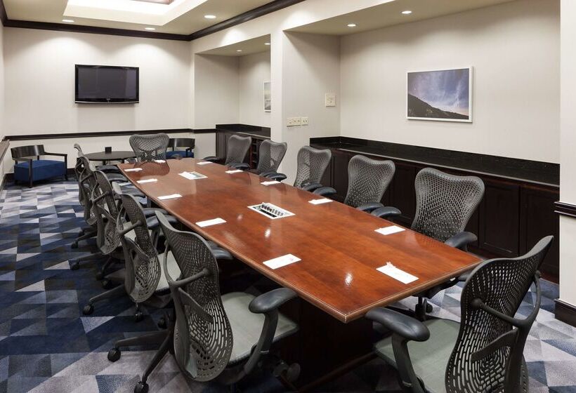 Отель Embassy Suites By Hilton Tampa Brandon