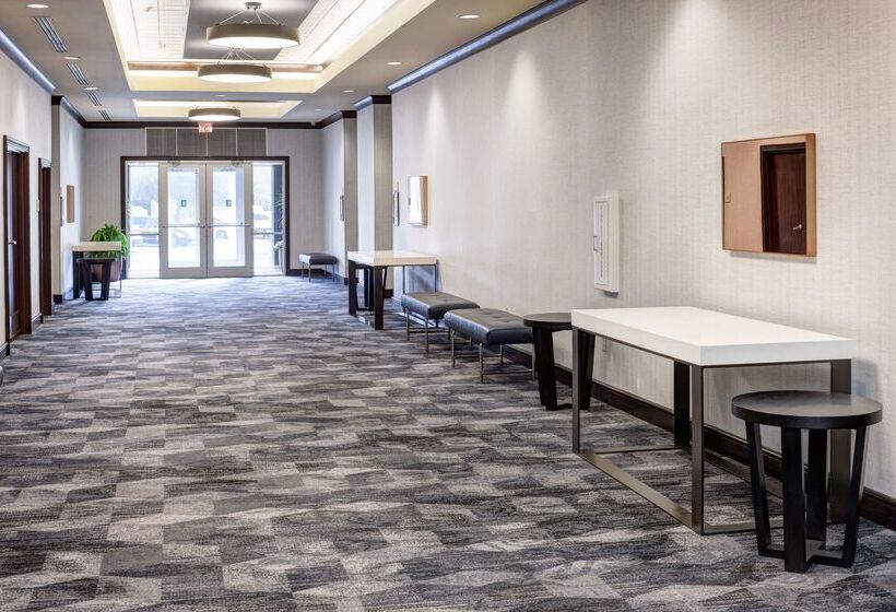 Отель Embassy Suites By Hilton Tampa Brandon