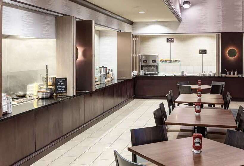 Отель Embassy Suites By Hilton Tampa Brandon