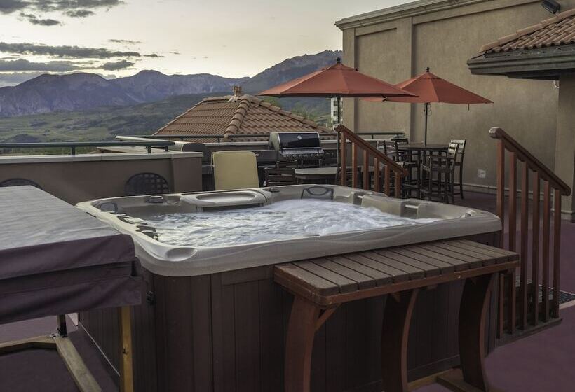 فندق Fairmont Heritage Place, Franz Klammer Lodge