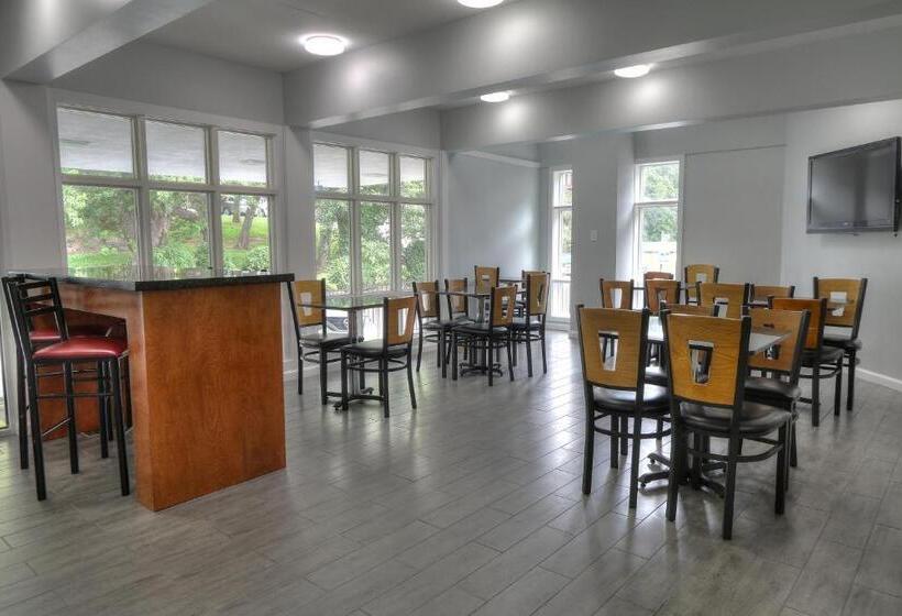 ホテル Gatlinburg River Inn