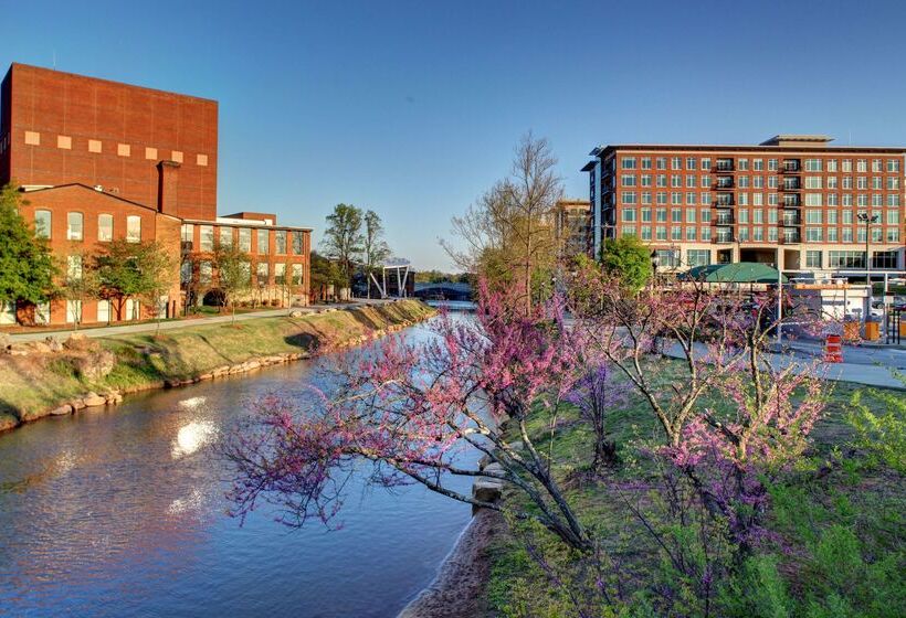 ホテル Hampton Inn & Suites Greenville Downtown Riverplace