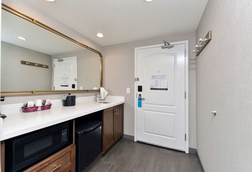 فندق Hampton Inn & Suites Las Vegas Airport