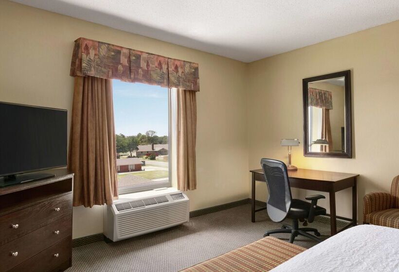 בית מלון כפרי Hampton Inn & Suites Lawton