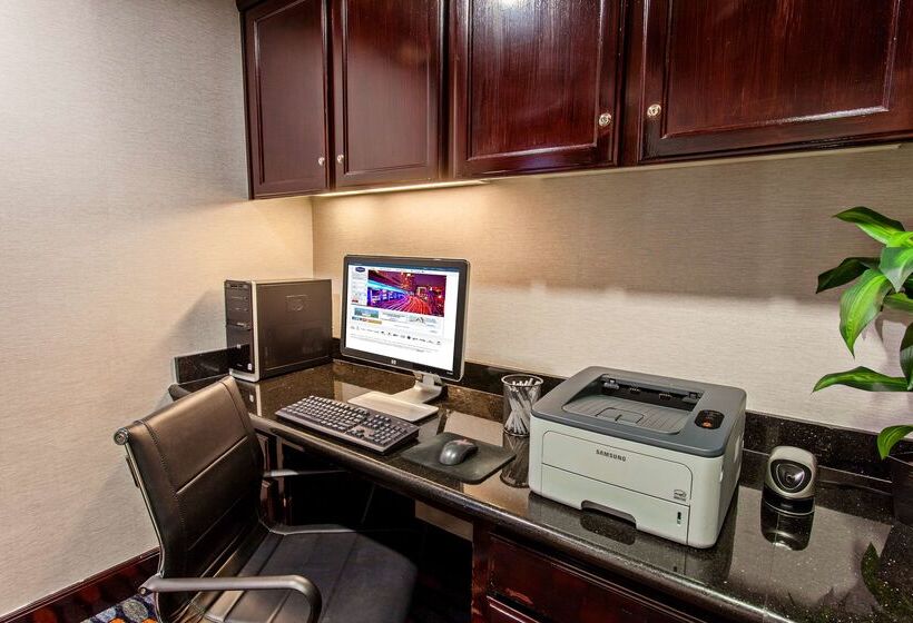 فندق Hampton Inn & Suites Merced