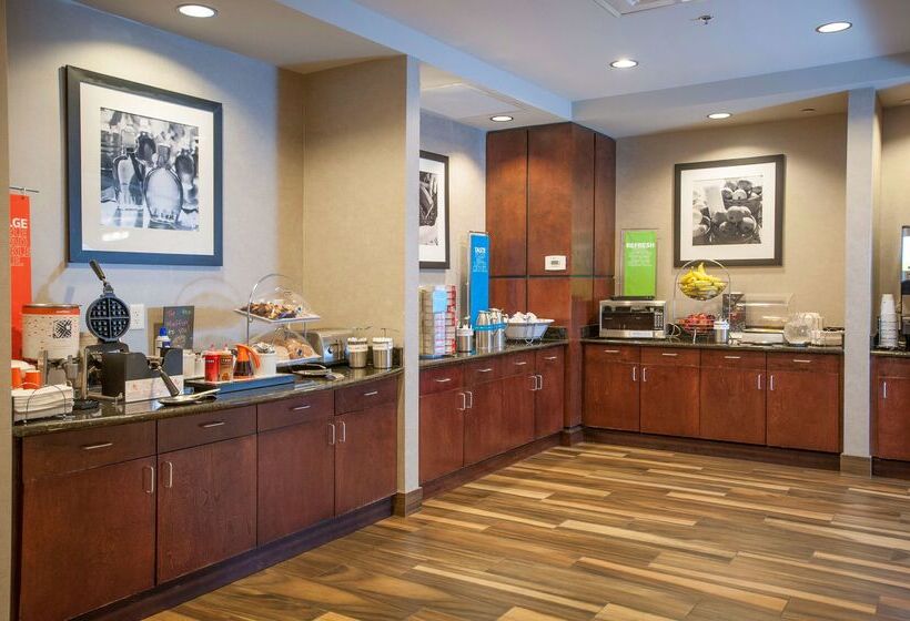 Отель Hampton Inn & Suites Mobile Providence Park/airport