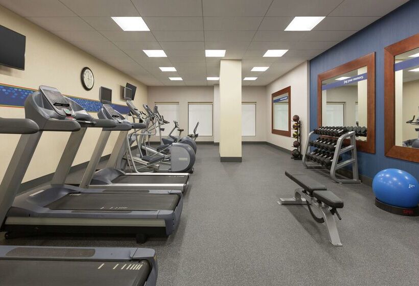 هتل Hampton Inn & Suites Nashville Downtown