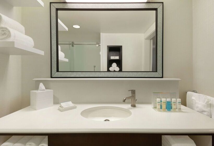 هتل Hampton Inn & Suites Nashville Downtown