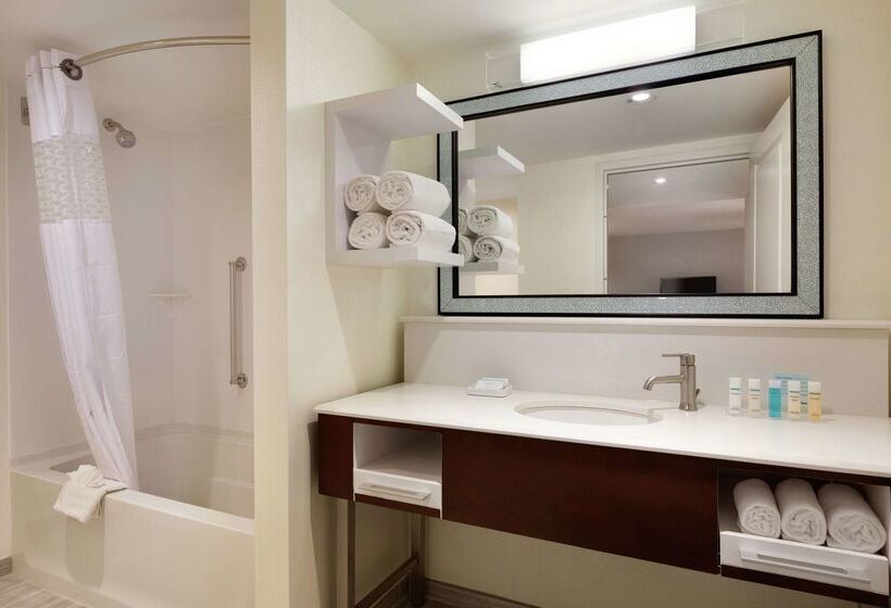 هتل Hampton Inn & Suites Nashville Downtown